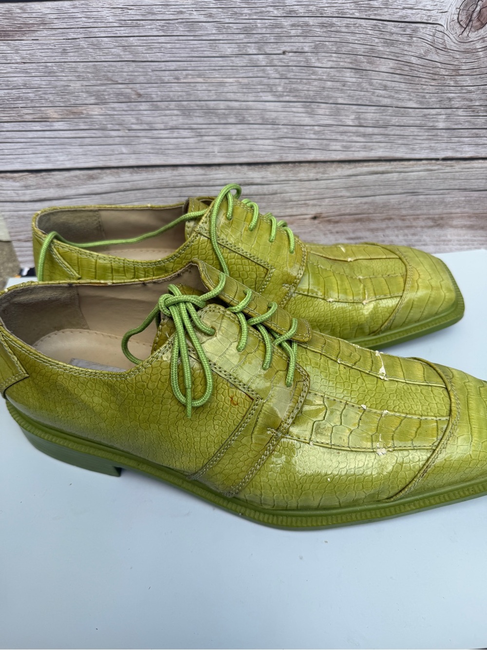hugo vitelli green shoes